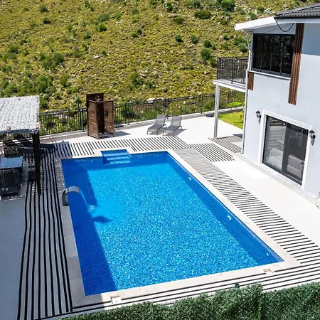 Mia Villa's Villa *