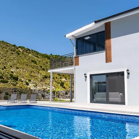 Mia Villa's Villa