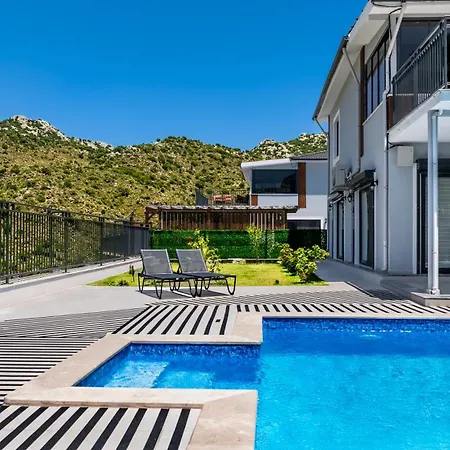 Mia Villa's Villa *