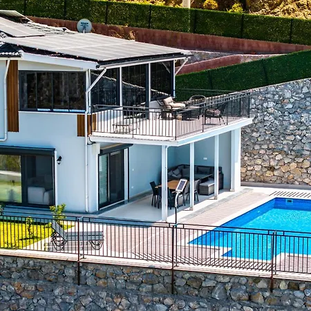 Mia Villa's *