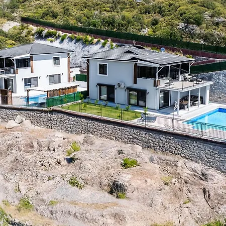 Mia Villa's *